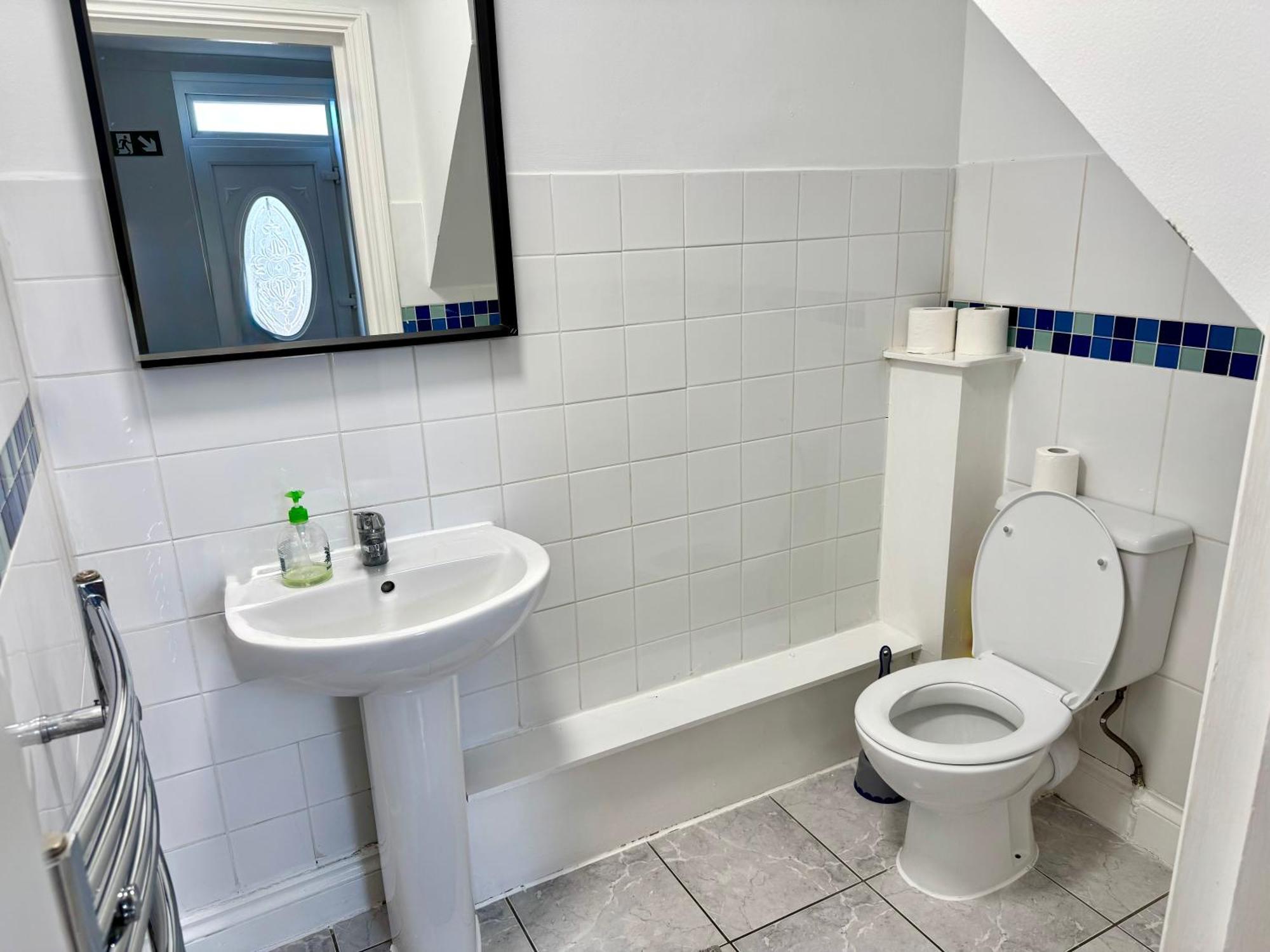 3 Bedrooms Spacious House, Separate Reception, 2 Full Bathrooms, Parking, Garden London Kültér fotó