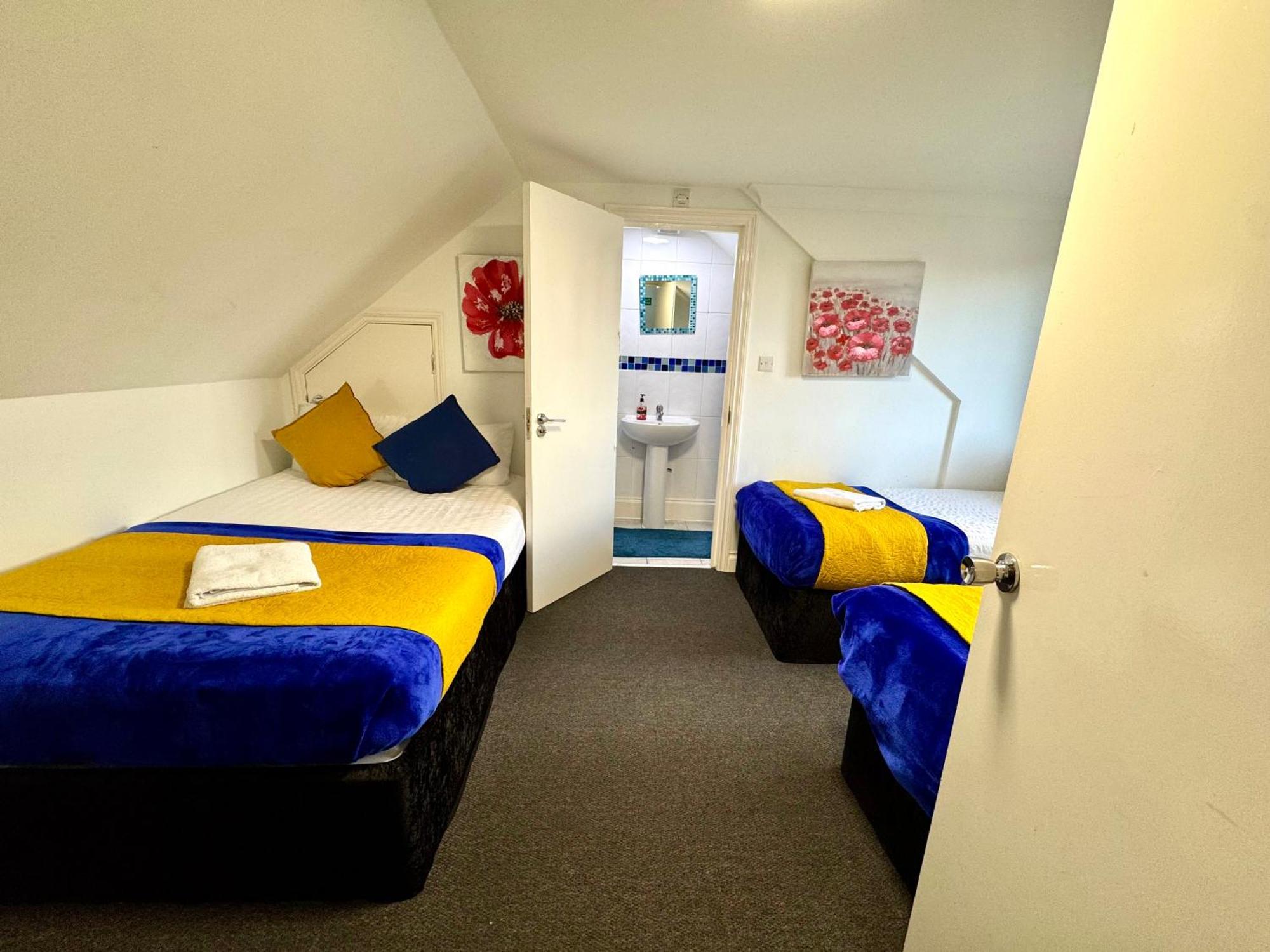 3 Bedrooms Spacious House, Separate Reception, 2 Full Bathrooms, Parking, Garden London Kültér fotó