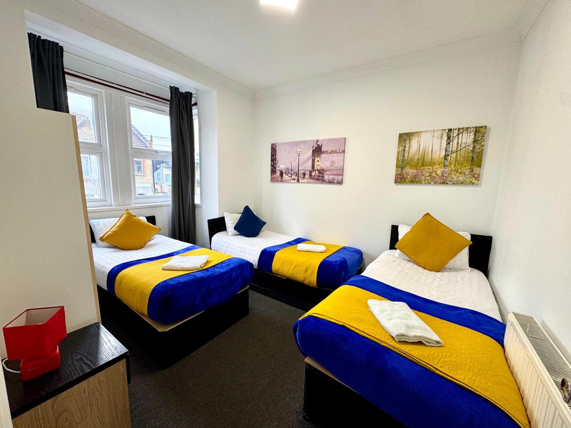 3 Bedrooms Spacious House, Separate Reception, 2 Full Bathrooms, Parking, Garden London Kültér fotó