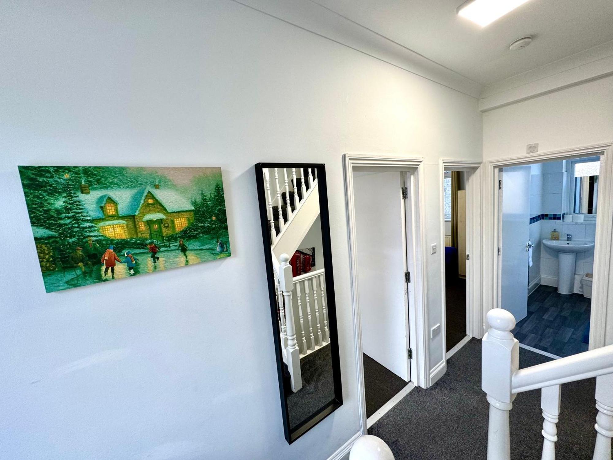 3 Bedrooms Spacious House, Separate Reception, 2 Full Bathrooms, Parking, Garden London Kültér fotó