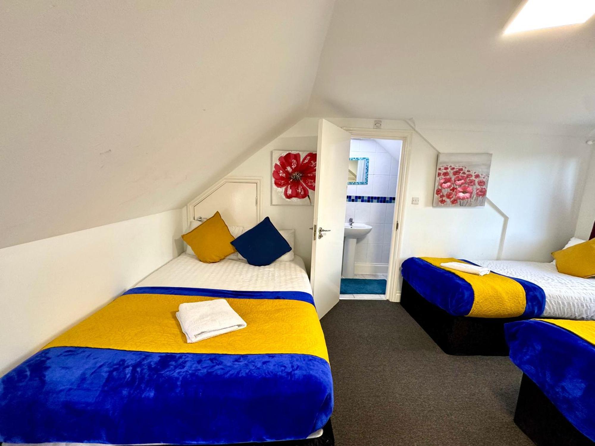 3 Bedrooms Spacious House, Separate Reception, 2 Full Bathrooms, Parking, Garden London Kültér fotó