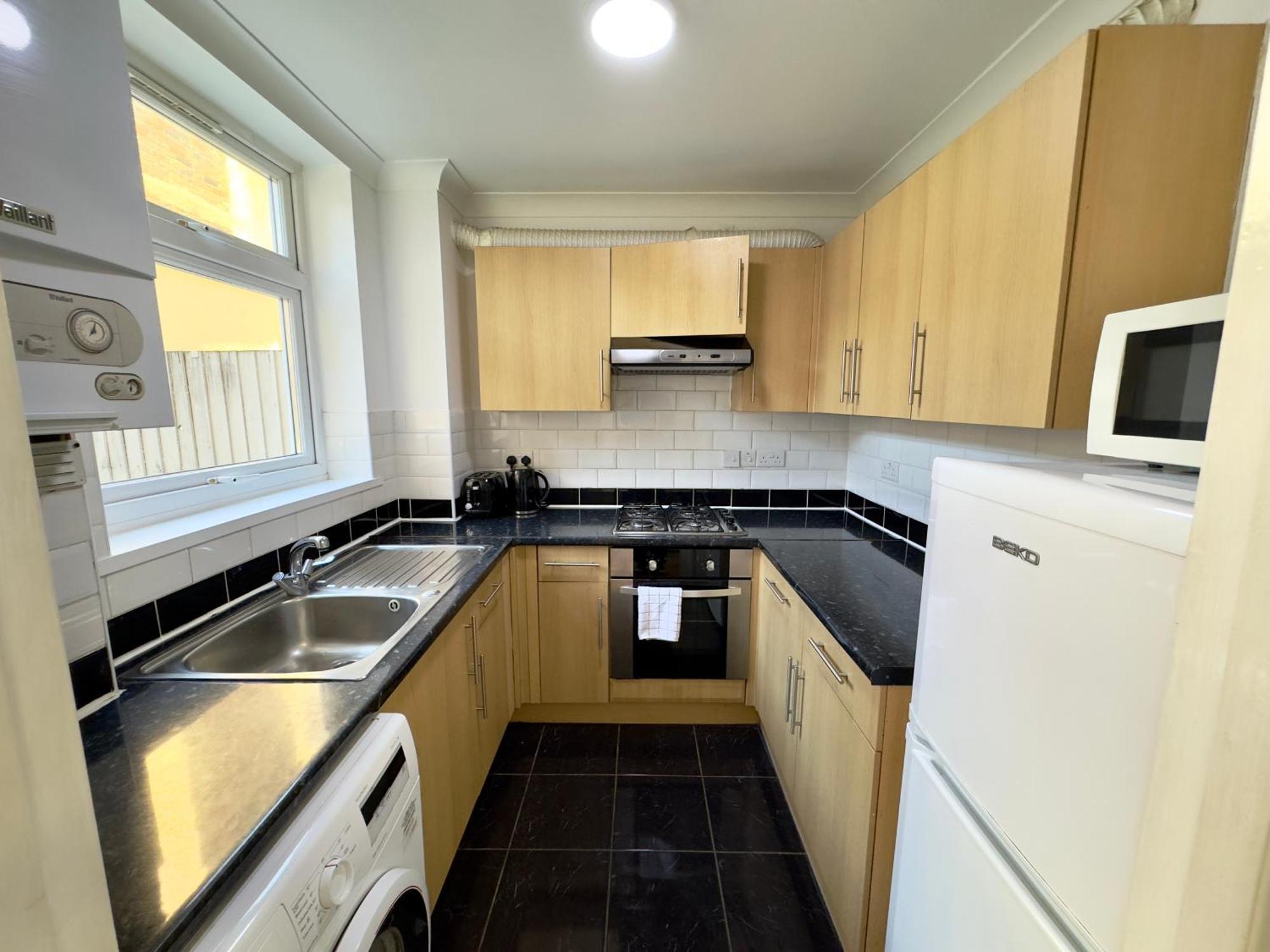 3 Bedrooms Spacious House, Separate Reception, 2 Full Bathrooms, Parking, Garden London Kültér fotó