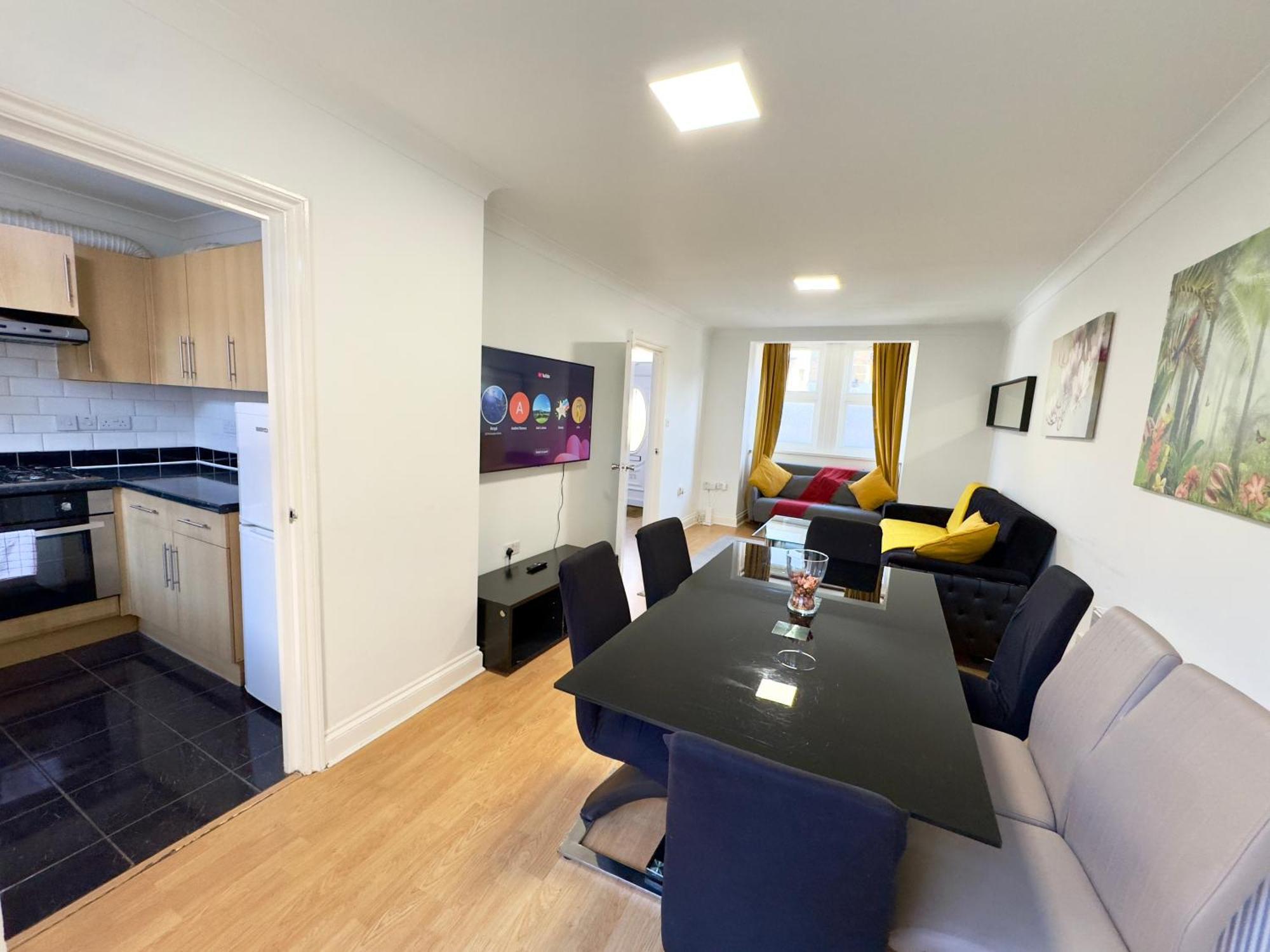 3 Bedrooms Spacious House, Separate Reception, 2 Full Bathrooms, Parking, Garden London Kültér fotó